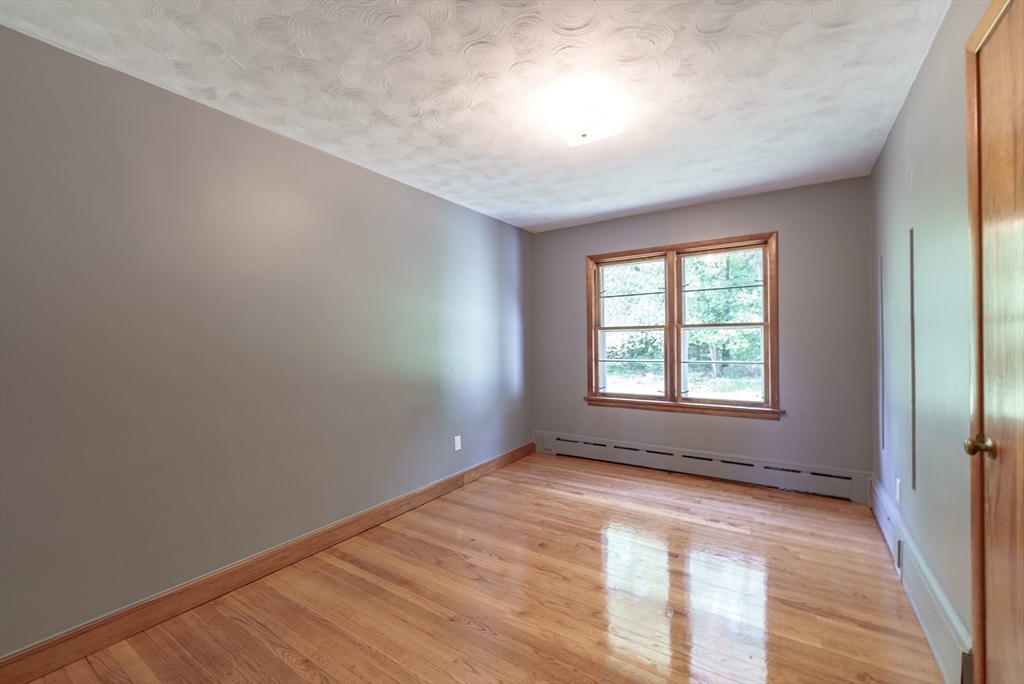 182 R Russell Road Westfield, MA 01085 - Photo 13 of 33 Gallery Image 13