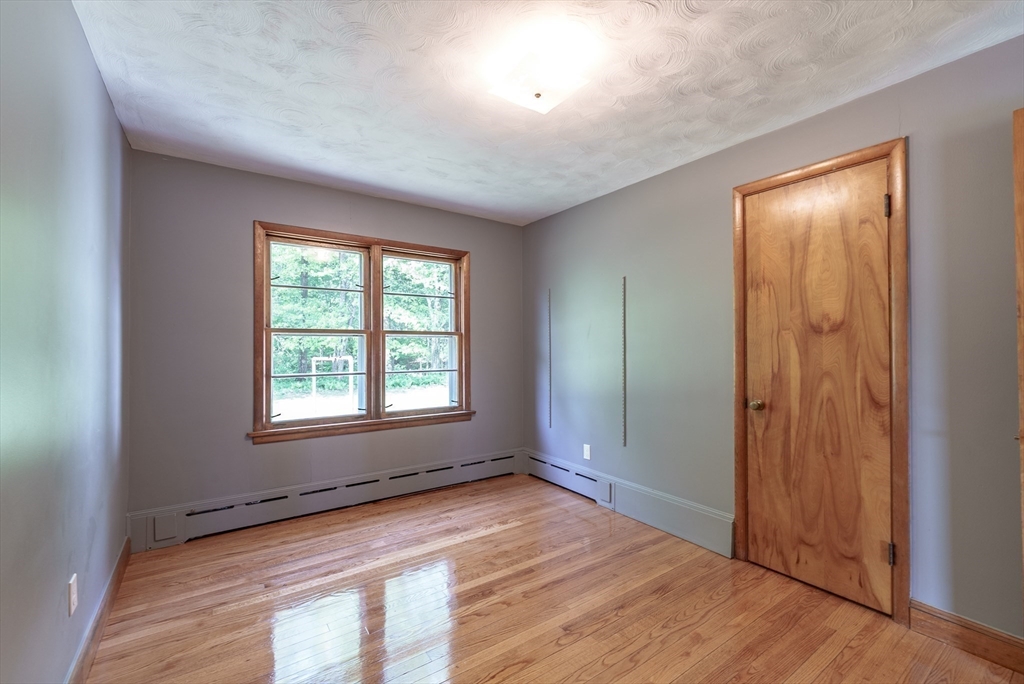 182 R Russell Road Westfield, MA 01085 - Photo 14 of 33 Gallery Image 14