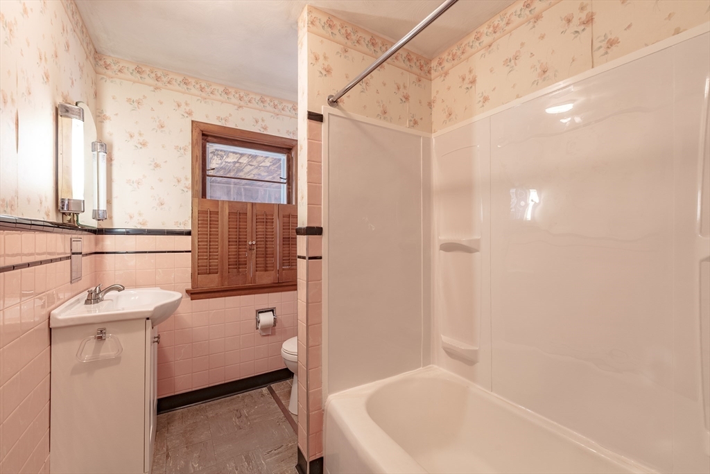 182 R Russell Road Westfield, MA 01085 - Photo 16 of 33 Gallery Image 16