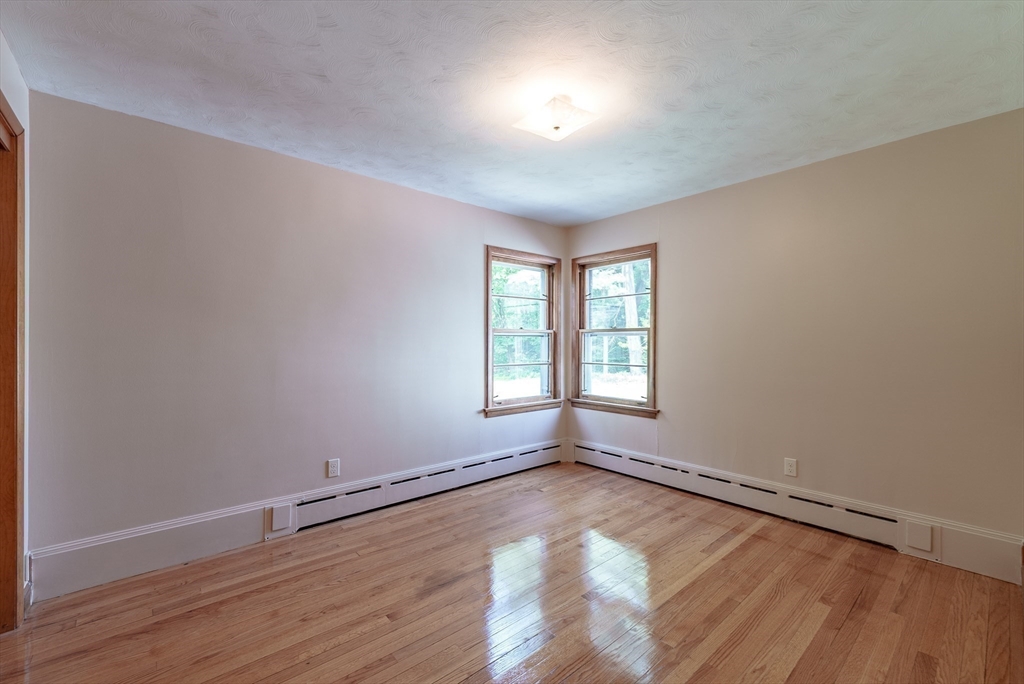 182 R Russell Road Westfield, MA 01085 - Photo 17 of 33 Gallery Image 17