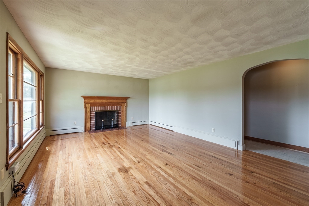 182 R Russell Road Westfield, MA 01085 - Photo 7 of 33 Gallery Image 7