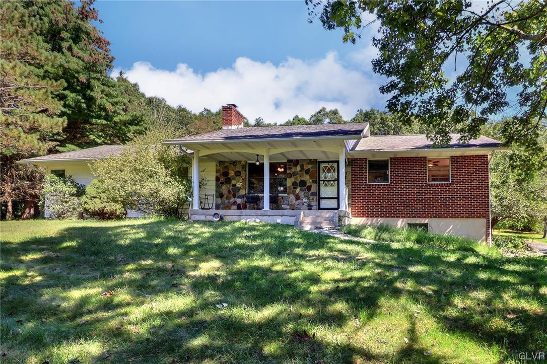 a view of a house with a backyard