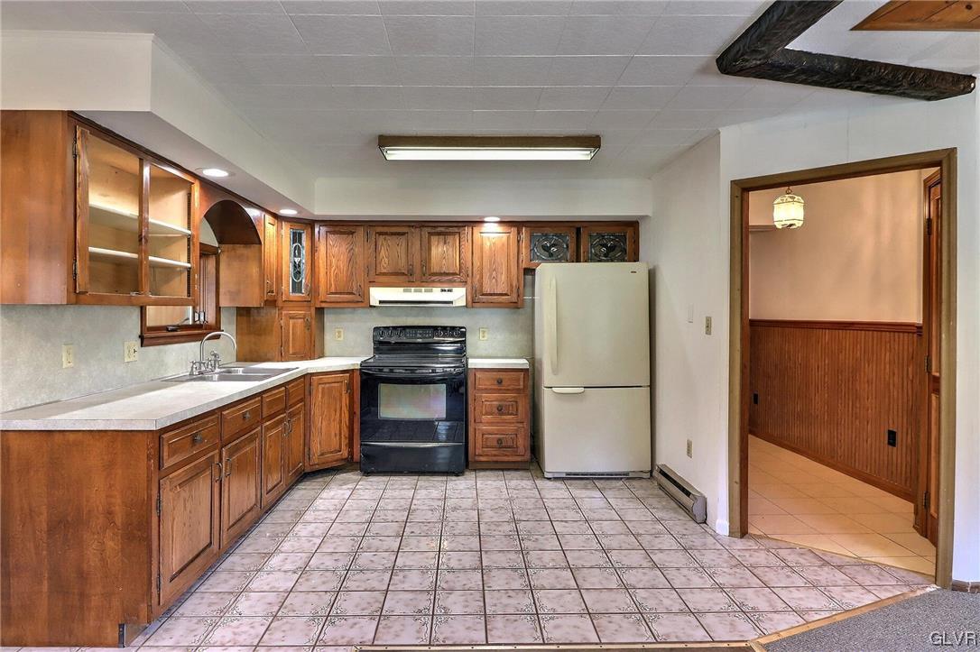 122 James Lane Stroudsburg, PA 18360 - Photo 30 of 50 a kitchen with stainless steel appliances granite countertop a refrigerator and a stove
