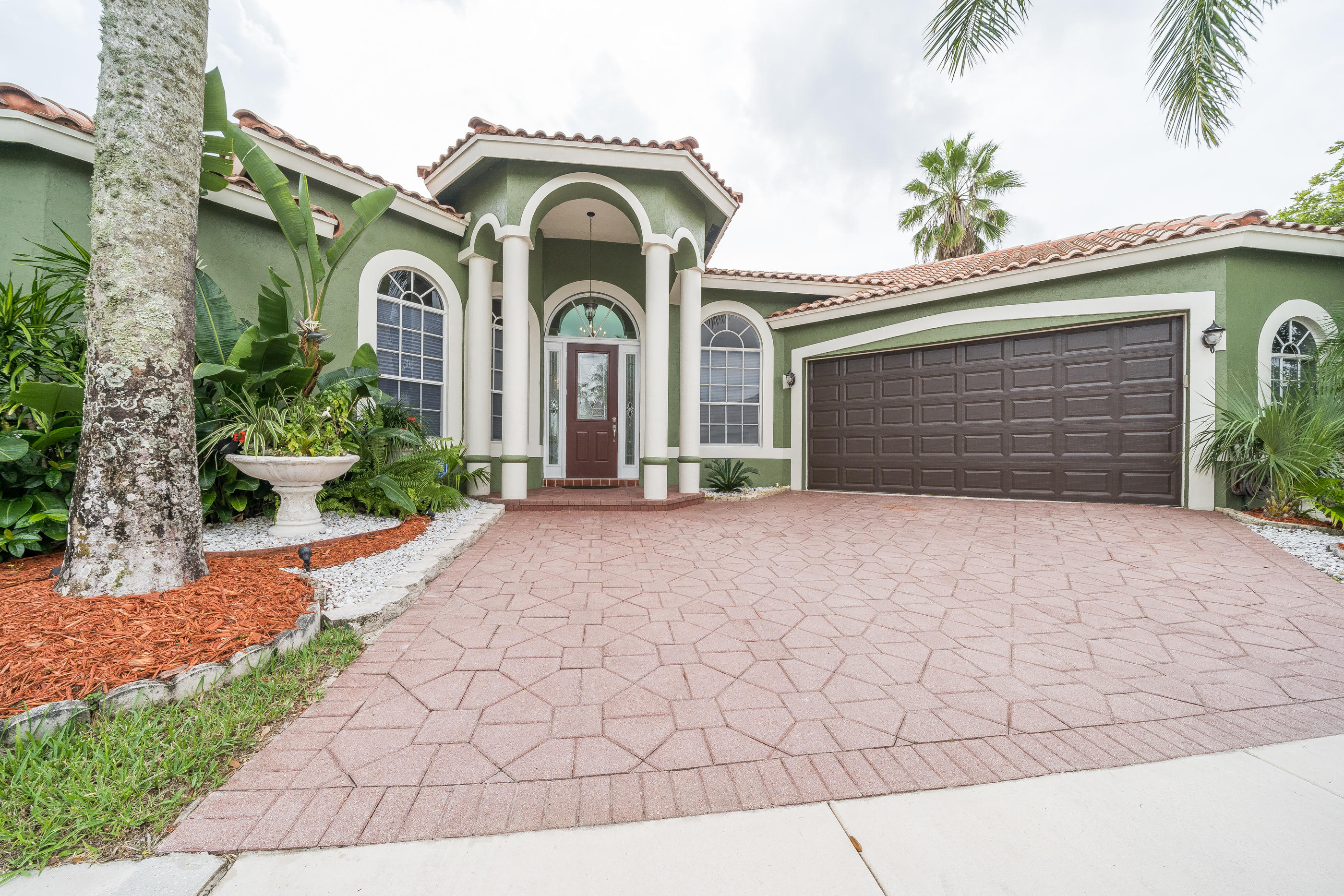 10870 Haydn Drive Boca Raton, FL 33498 - Photo 3 of 49 Northern Exposure