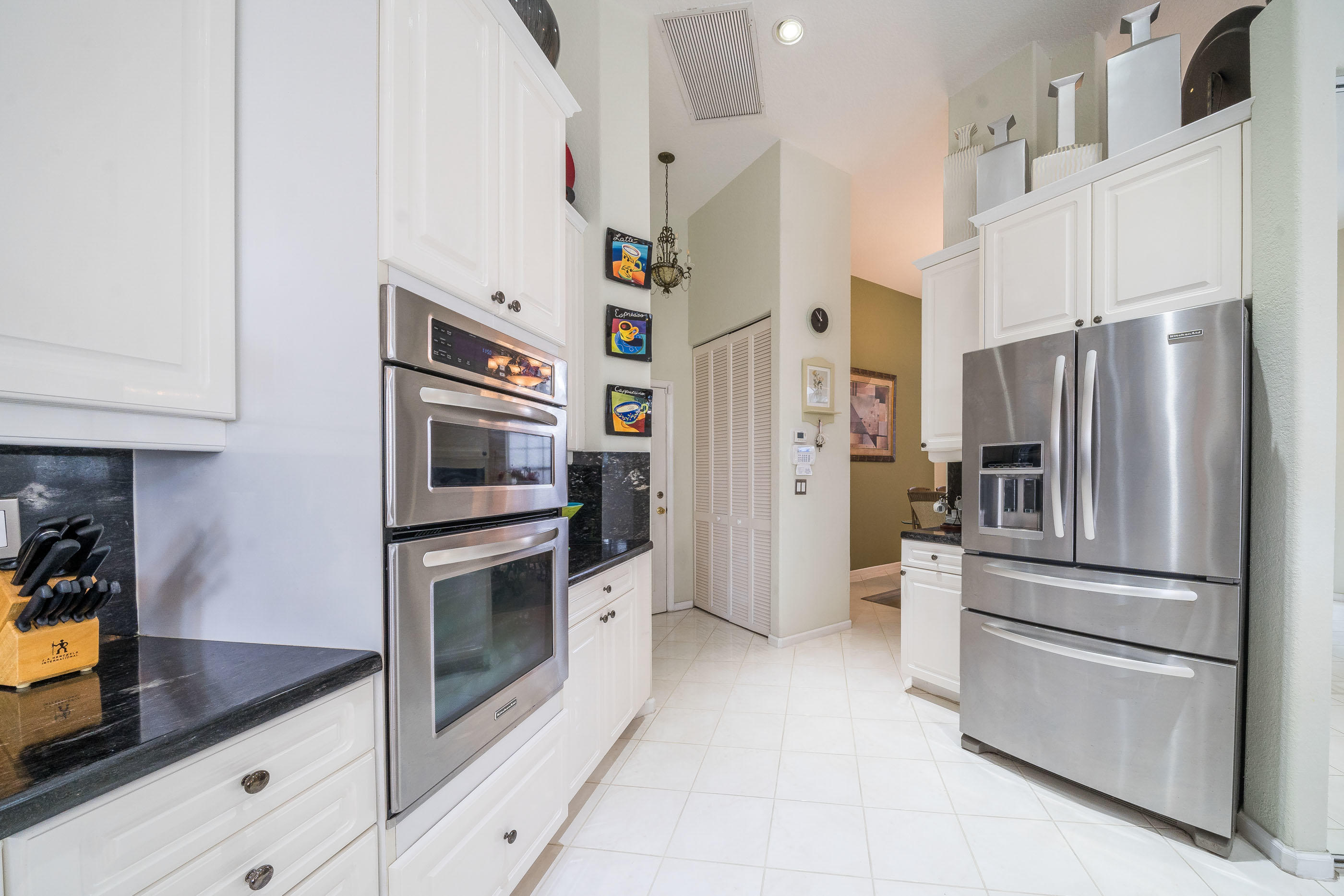 10870 Haydn Drive Boca Raton, FL 33498 - Photo 10 of 49 Kitchen