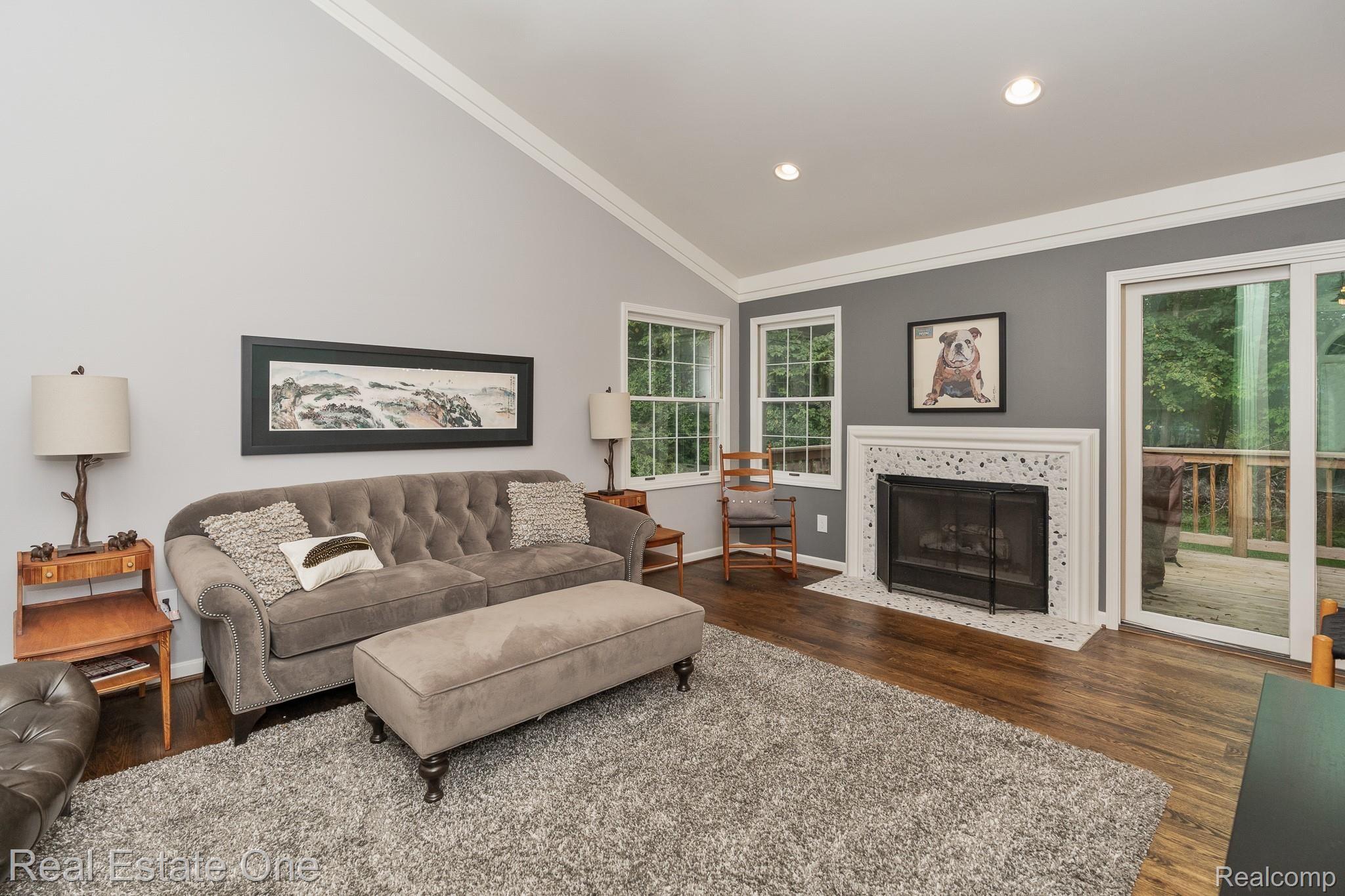 1214 Valley Circle, Unit 9 Rochester, MI 48309 - Photo 6 of 29 Great Room