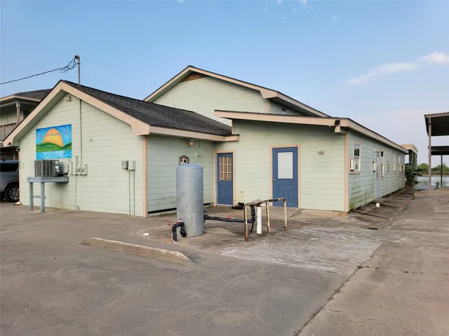 $625,000 | 143 Farm To Market Road 2031, Matagorda, TX 77457