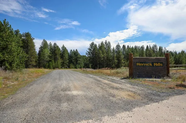$234,900 | 47 Coit Drive, Cascade, ID 83611