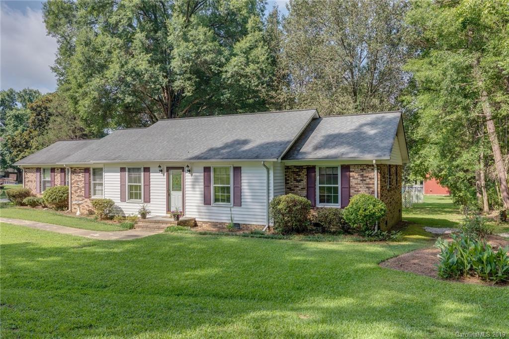 1011 Kelly Road Mount Holly, NC 28120 - Photo 2 of 40 Gallery Image 2