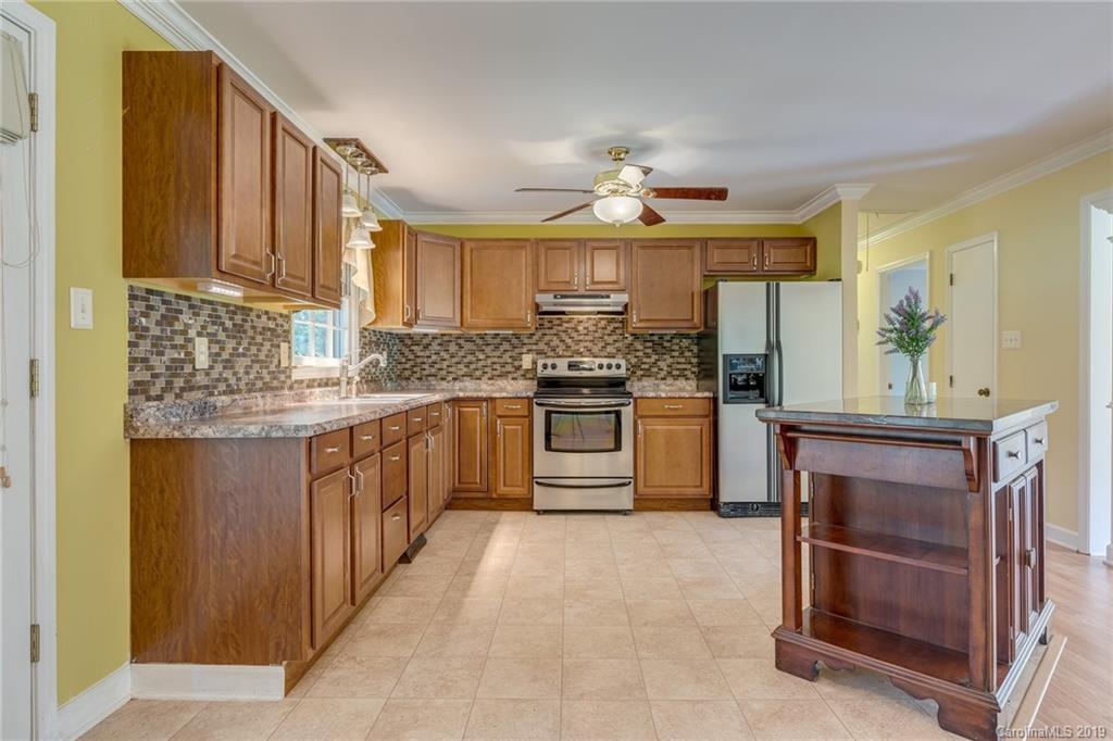 1011 Kelly Road Mount Holly, NC 28120 - Photo 8 of 40 Gallery Image 8