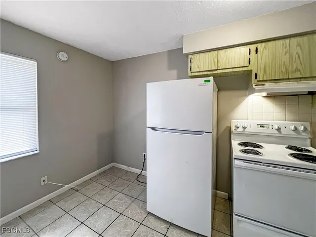 $999 | 13037 First Street, Unit 2, Fort Myers, FL 33905