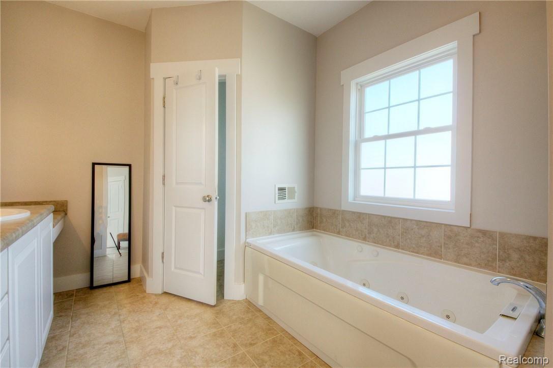 7326 Green Road Fenton, MI 48430 - Photo 25 of 42 930A6253_4_5.jpg