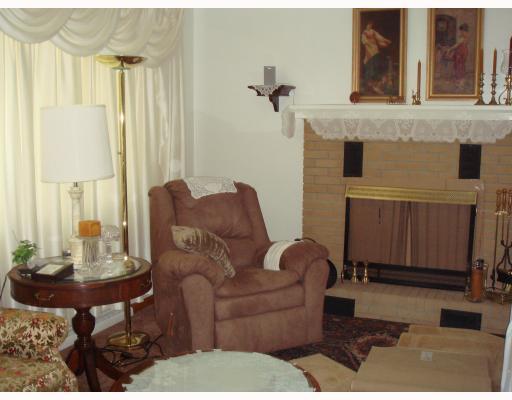 357 Kennedy Road Charleroi, PA 15022 - Photo 4 of 8 Living Room.