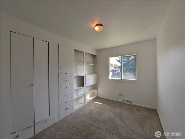 $4,100 | 19021 8th Avenue South, Burien, WA 98148