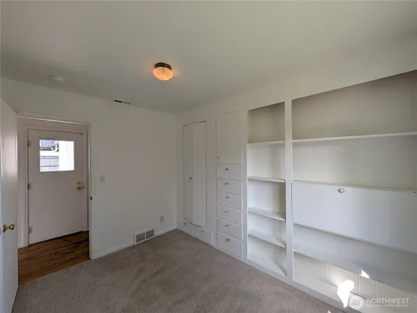 $4,100 | 19021 8th Avenue South, Burien, WA 98148