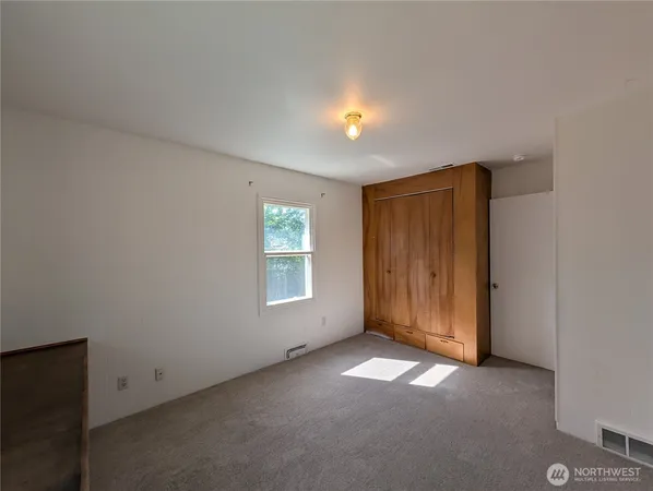 $4,100 | 19021 8th Avenue South, Burien, WA 98148