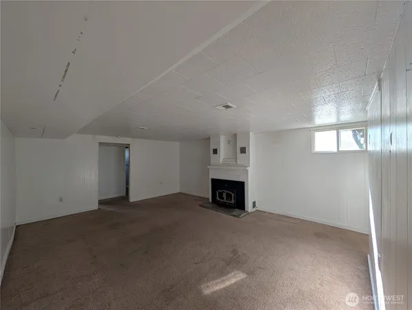 $4,100 | 19021 8th Avenue South, Burien, WA 98148