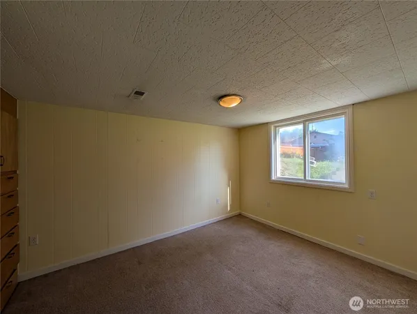 $4,100 | 19021 8th Avenue South, Burien, WA 98148