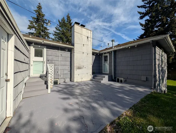 $4,100 | 19021 8th Avenue South, Burien, WA 98148