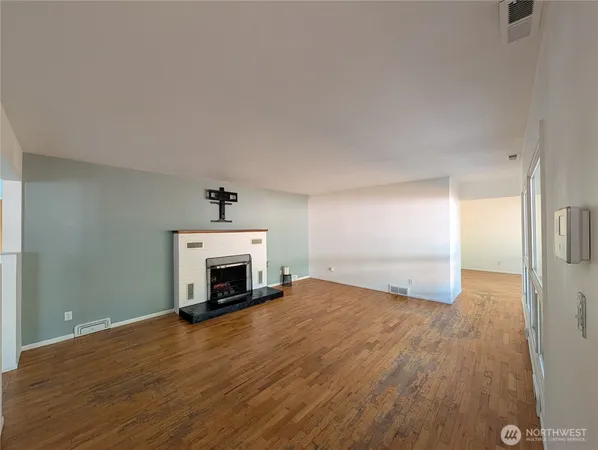 $4,100 | 19021 8th Avenue South, Burien, WA 98148