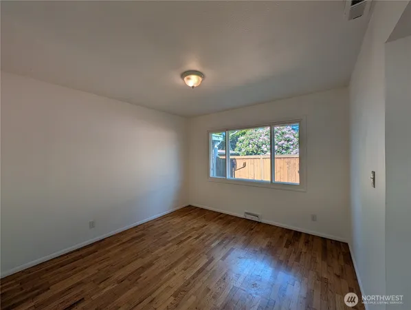 $4,100 | 19021 8th Avenue South, Burien, WA 98148