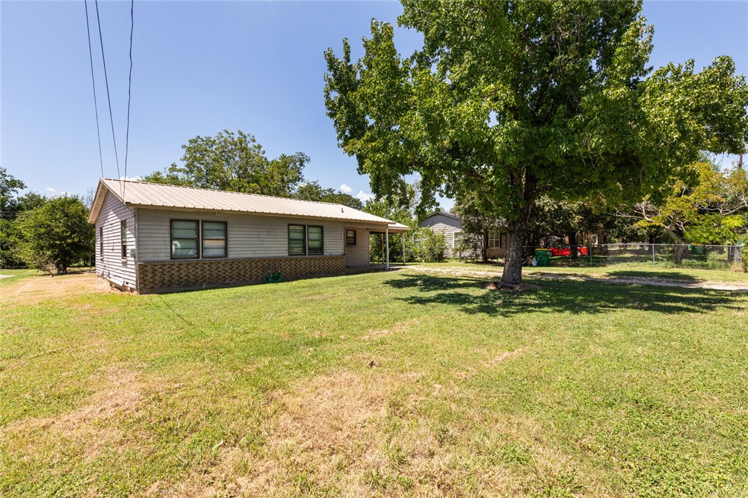 1211 South Old Robinson Road Robinson, TX 76706 - Photo 4 of 26 a view of a house with swimming pool and a yard