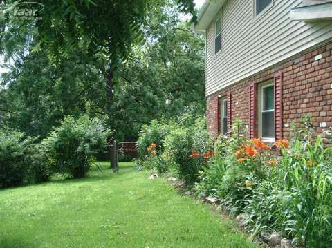 317 George Street Flushing, MI 48433 - Photo 4 of 31 20413737-3.JPG