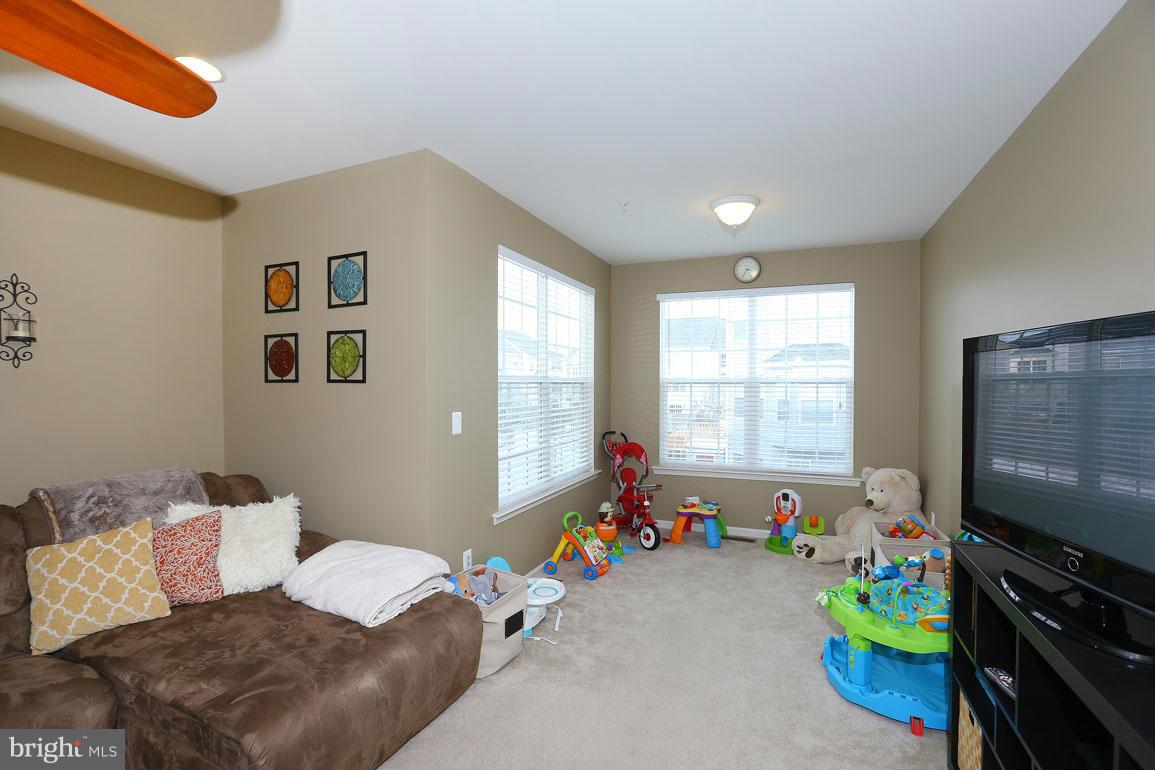 646 Tivoli Road Frederick, MD 21703 - Photo 13 of 26 Family Room