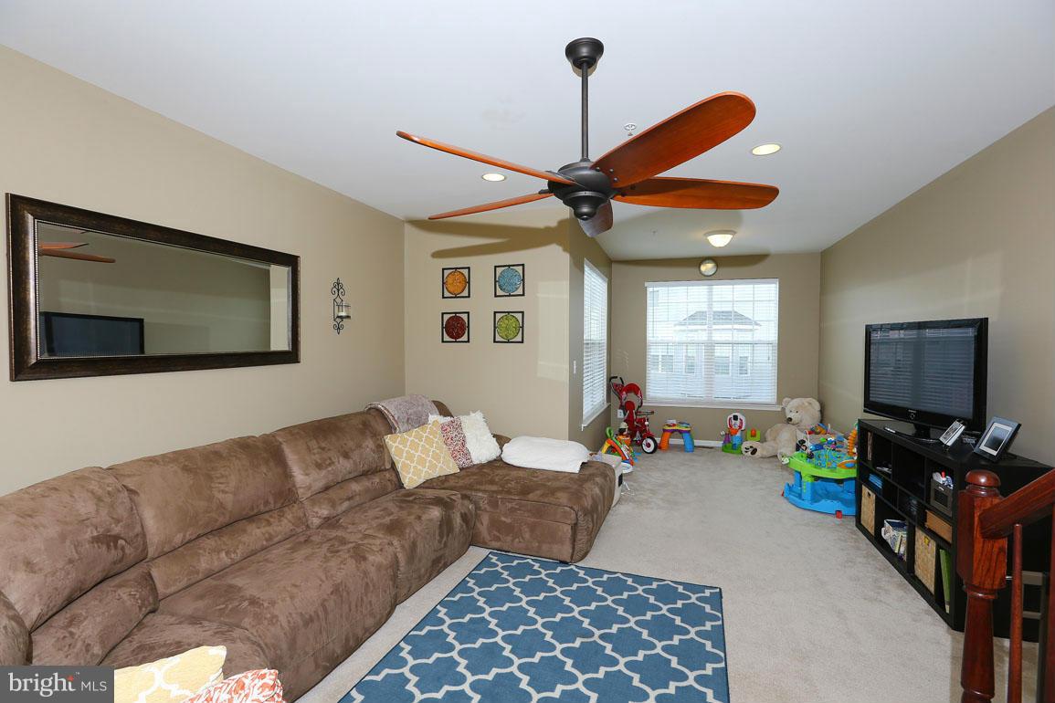 646 Tivoli Road Frederick, MD 21703 - Photo 14 of 26 Family Room