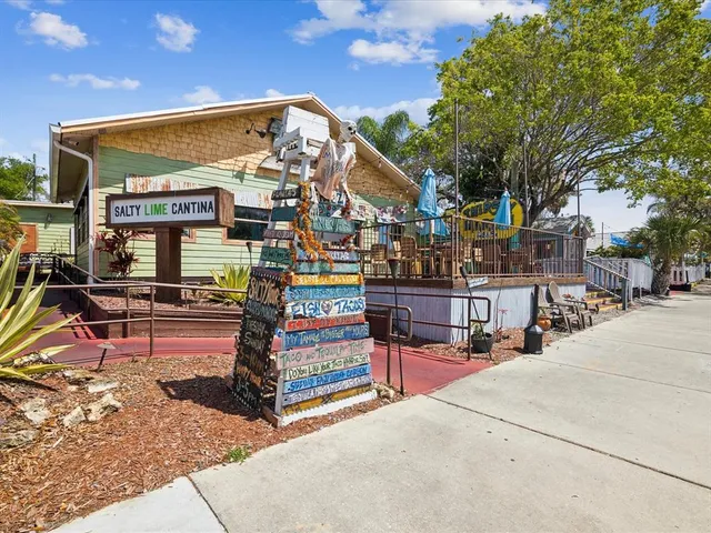 $589,900 | 2554 Rolling Oaks Drive, Palm Harbor, FL 34683