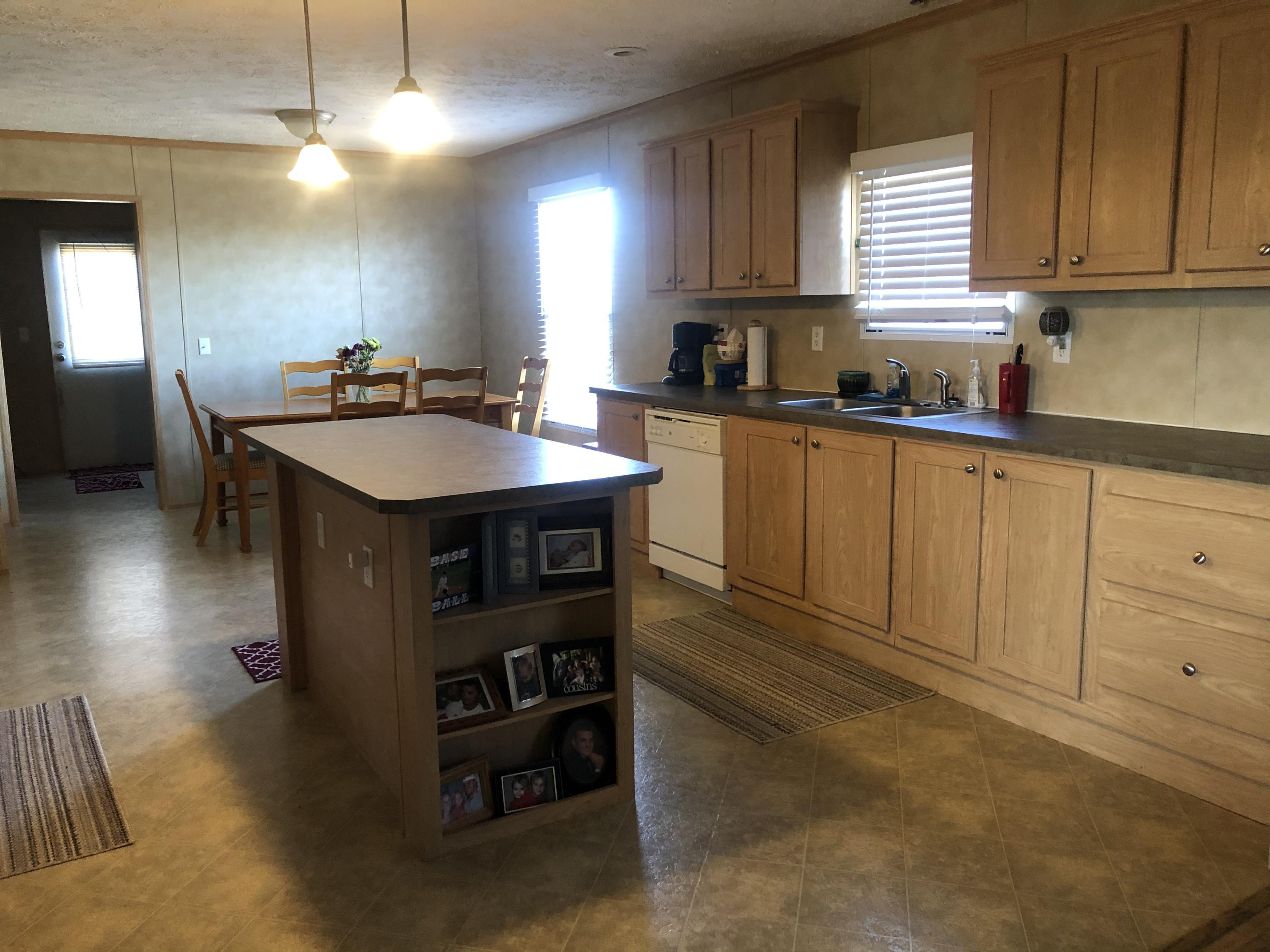 1377 Culbertson Road Greeneville, TN 37743 - Photo 37 of 37 Spacious Kitchen