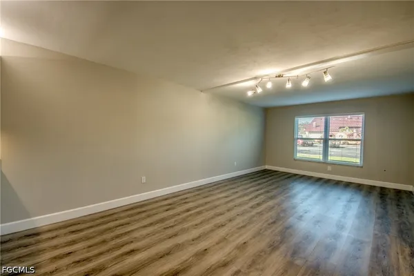 $1,400 | 2526 Southeast 16th Place, Unit 108, Cape Coral, FL 33904