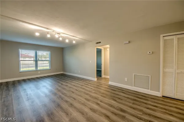 $1,400 | 2526 Southeast 16th Place, Unit 108, Cape Coral, FL 33904