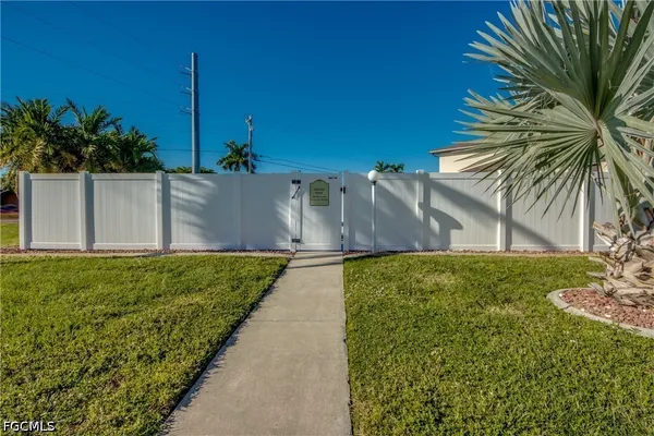 $1,400 | 2526 Southeast 16th Place, Unit 108, Cape Coral, FL 33904