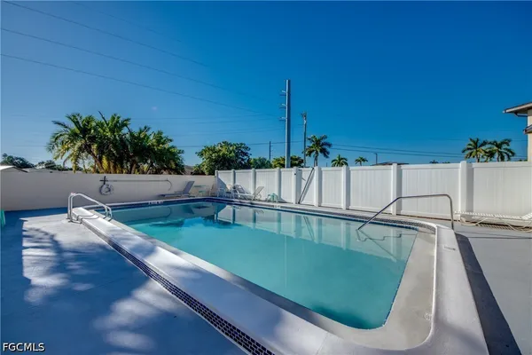 $1,400 | 2526 Southeast 16th Place, Unit 108, Cape Coral, FL 33904