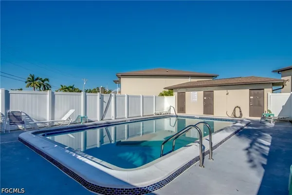 $1,400 | 2526 Southeast 16th Place, Unit 108, Cape Coral, FL 33904