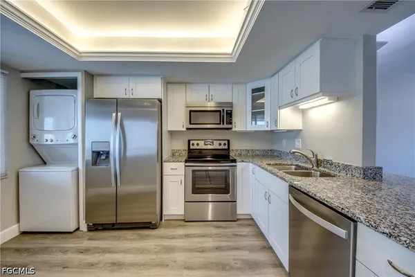 $1,400 | 2526 Southeast 16th Place, Unit 108, Cape Coral, FL 33904