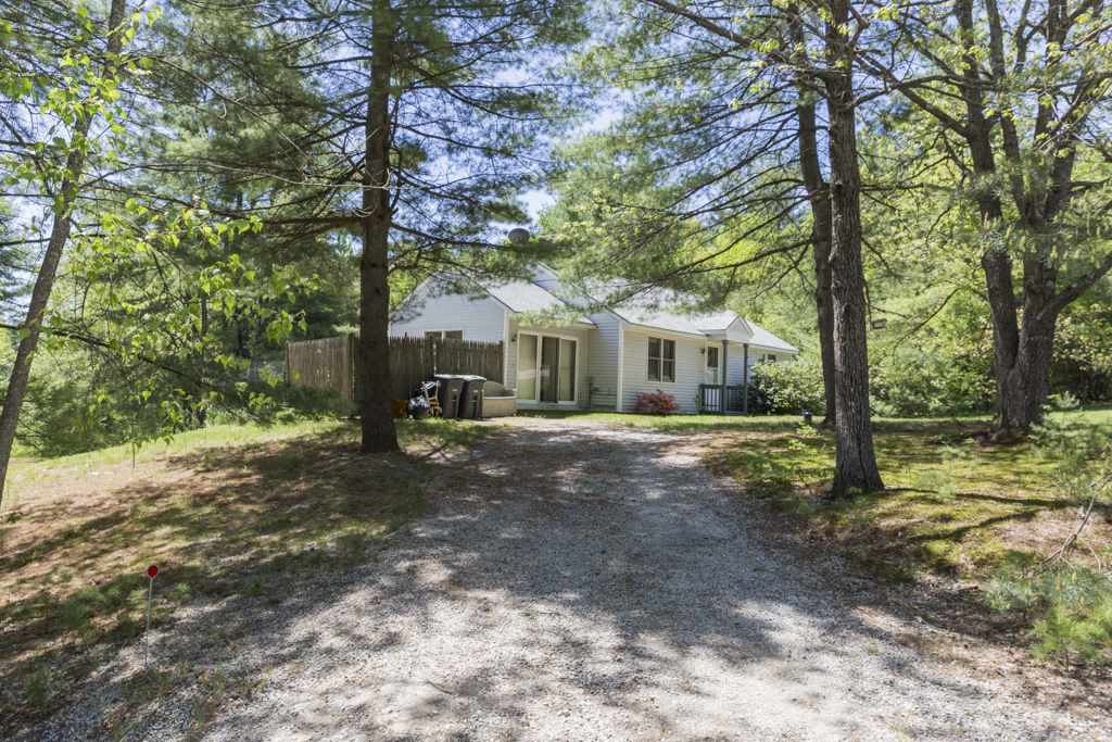 81 Hackett Hill Road Hooksett, NH 03106 - Photo 5 of 39
