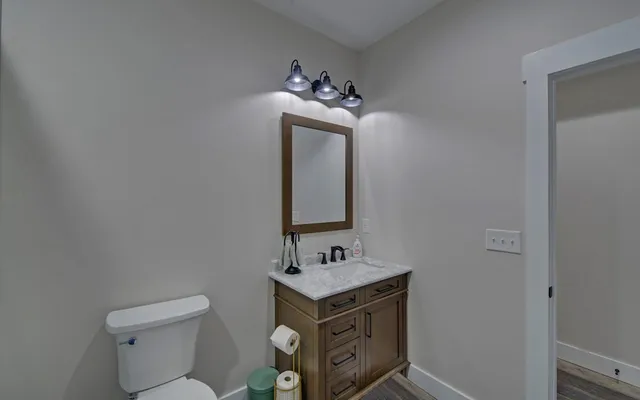 a very nice looking room with a ceiling fan