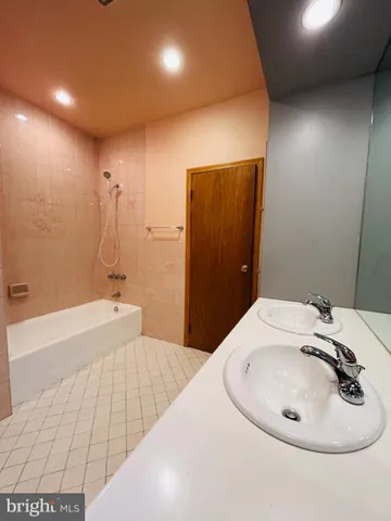 $2,200 | 1507 West Shunk Street, Philadelphia, PA 19145