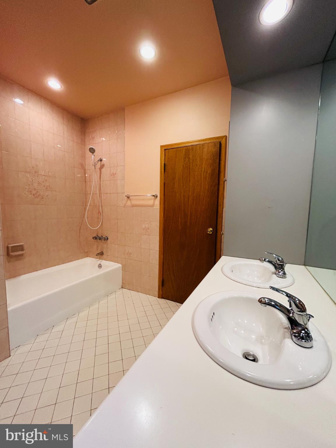 1507 West Shunk Street Philadelphia, PA 19145 - Photo 12 of 31 Serene bathroom with modern fixtures.