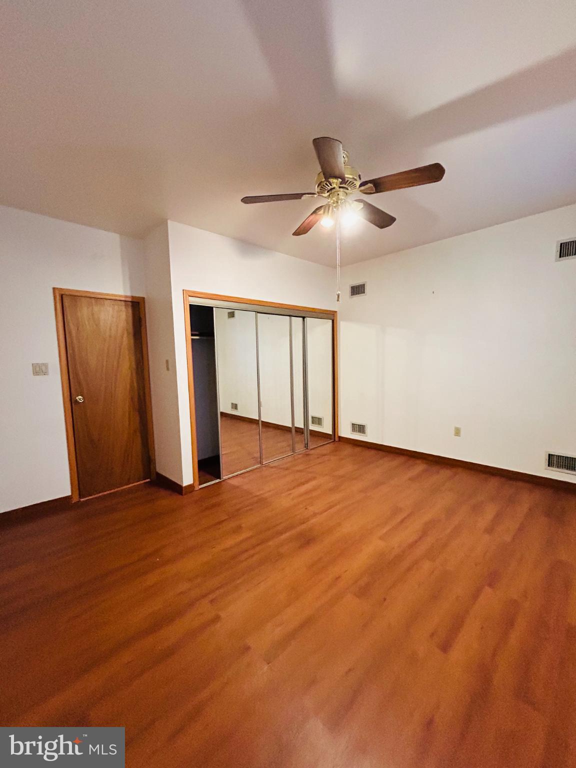 1507 West Shunk Street Philadelphia, PA 19145 - Photo 14 of 31 Spacious room with warm wood flooring.