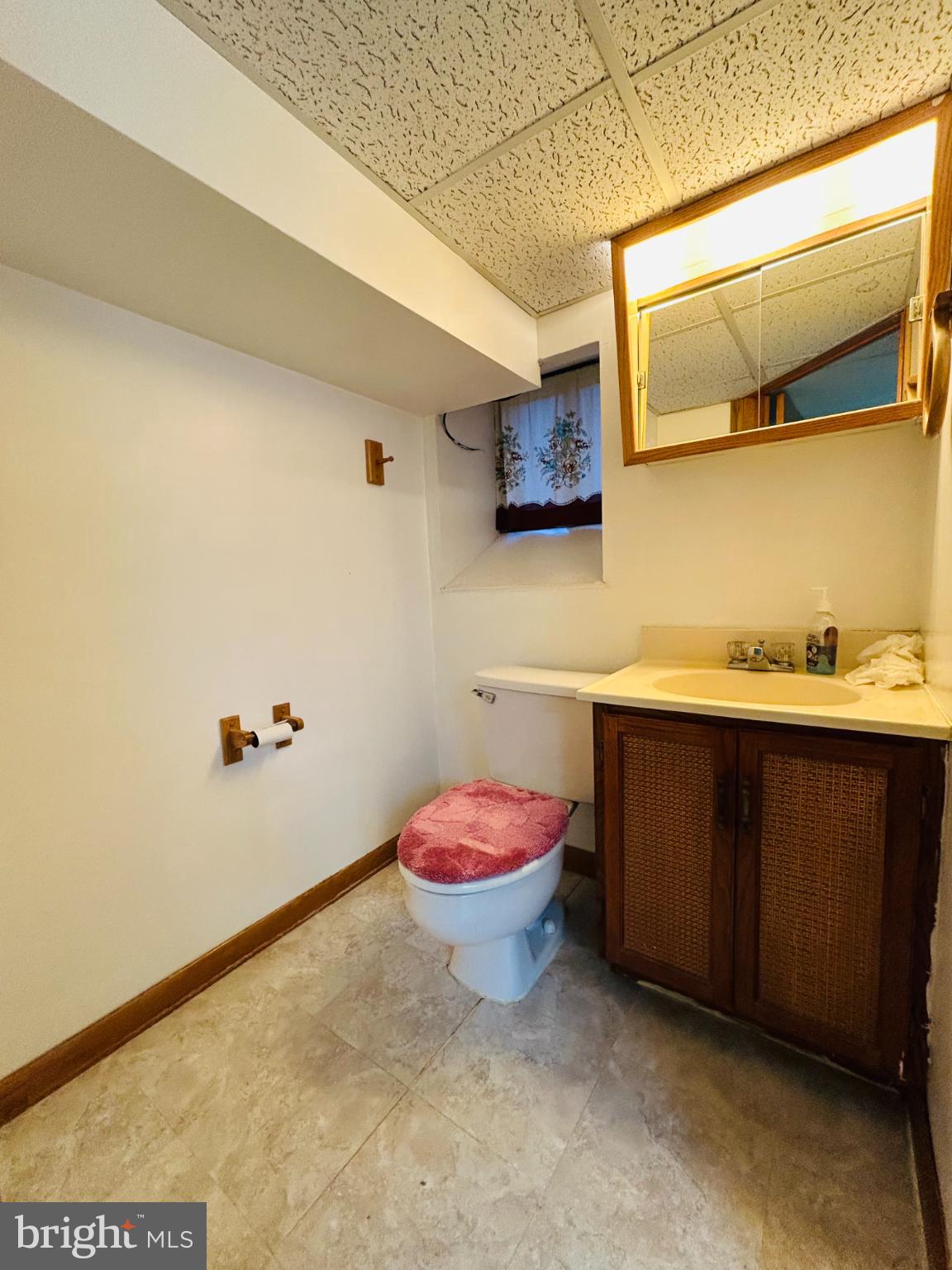 1507 West Shunk Street Philadelphia, PA 19145 - Photo 24 of 31 Cozy bathroom with natural light.