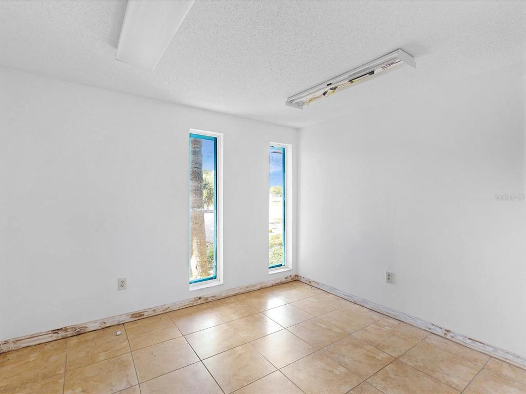 3425 Forsyth Road Winter Park, FL 32792 - Photo 25 of 40 a view of an empty room with a window