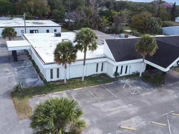 an aerial view of a house with yard swimming pool and outdoor seating
