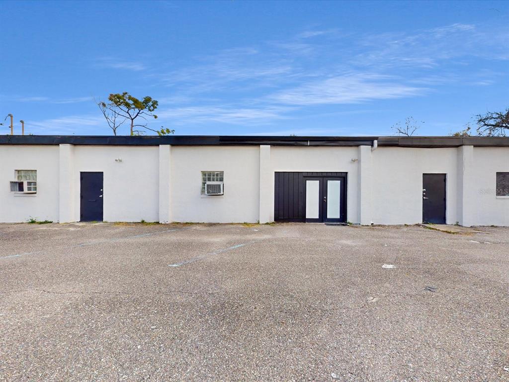 3425 Forsyth Road Winter Park, FL 32792 - Photo 36 of 40 a front view of a house with a yard and garage