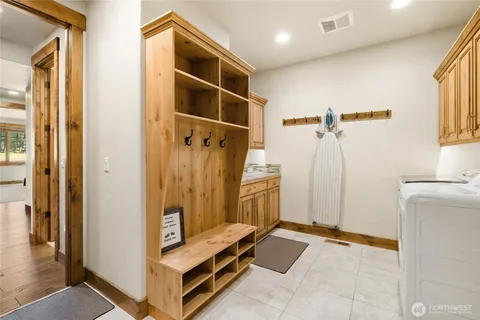 $1,795,000 | 1060 Spragger Way, Cle Elum, WA 98922