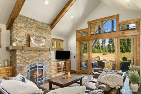 $1,795,000 | 1060 Spragger Way, Cle Elum, WA 98922