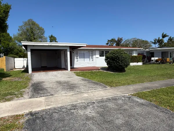 $3,000 | 224 Tam O Shanter Drive, Palm Springs, FL 33461