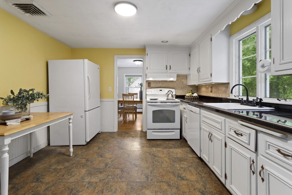 5 Priscilla Road Lynnfield, MA 01940 - Photo 13 of 40 Gallery Image 13